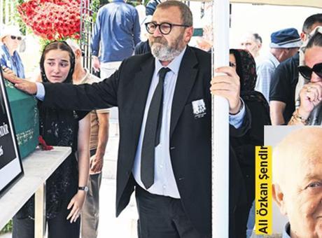 Eski Milli Futbolcu Özay Şendir'e Burgazada’da Veda Töreni