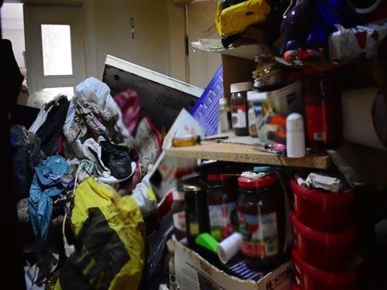 Bursa'da Çöplerle Mahsur Kalan 70 Yaşındaki Adam, Yardım Çağrısı Yaptı