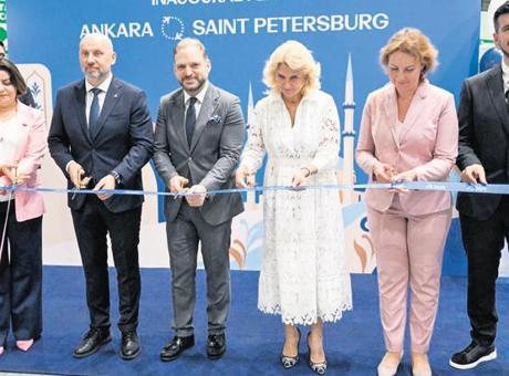 Türk Turistler St. Petersburg'a Akın Ediyor: Direkt Uçuşlar Rekor Seviyede