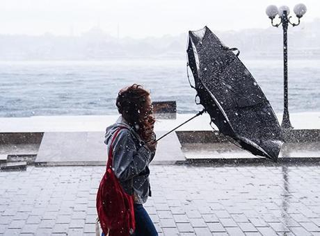Meteoroloji'den İstanbul ve 3 İl İçin Sarı Kodlu Uyarı: 12 Saat Sürecek Şiddetli Yağış Bekleniyor