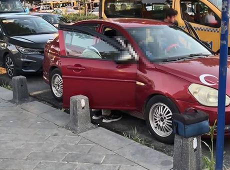 Üsküdar'da Park Halindeki Araçta Donmuş Bir Ceset Bulundu