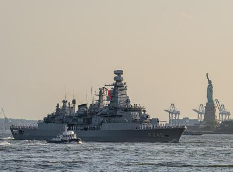 TCG Oruçreis, New York Limanı'nda Türk Bayrağını Dalgalandırdı