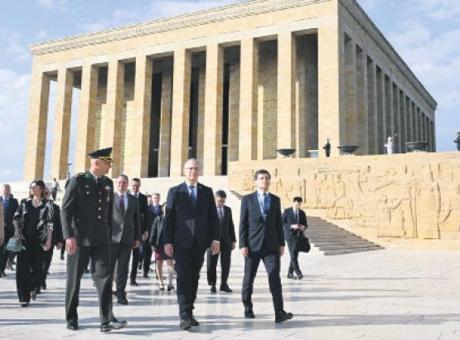 NATO Daimi Temsilciler Heyeti, Anıtkabir’i Ziyaret Etti