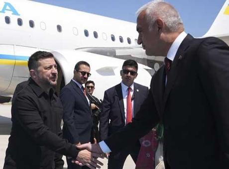 Ukrayna Cumhurbaşkanı Zelenskiy, Ankara'daki NATO Zirvesi'nde