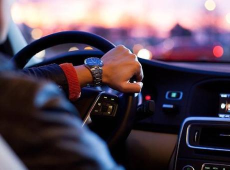 Uzun Süreli Sürüşte Dikkat: Yol Hipnozu Riski