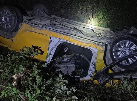 Düzce'de Taksinin Şarampole Devrilmesi Sonucu Sürücü Yaralandı