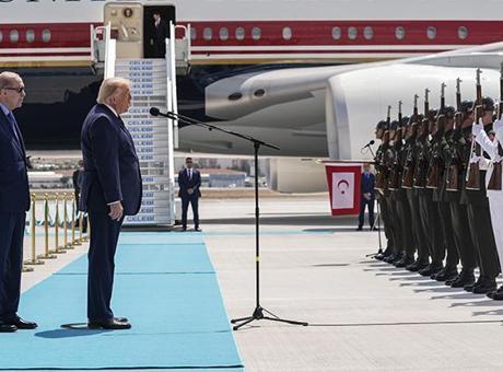 NATO Zirvesi'nde Turkuaz Halının Tercih Edilmesi: Sebepleri ve Anlamı