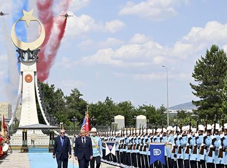 Trump ve Erdoğan'dan Törene Damga Vuran Selamlama: Türk Yıldızları'nın İnanılmaz Zamanlama Performansı