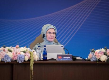 Emine Erdoğan, NATO Zirvesi'nde Lider Eşleriyle 'Çocuklar, Teknoloji ve Güvenlik' Konusunu Tartıştı