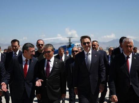 Enerji Bakanı Alparslan Bayraktar KKTC'de Temaslarda Bulunmak Üzere Lefkoşa'ya Gitti
