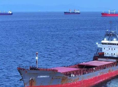 İran'dan Hürmüz Boğazı'nda müdahale! 6 geminin geçişi engellendi